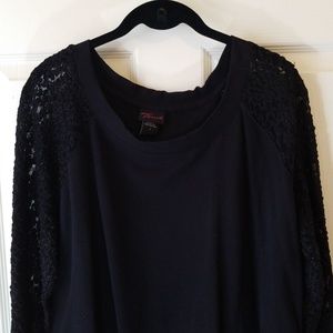 TORRID BLACK LACE SLEEVE SWEATSHIRT TOP SIZE 1♡
